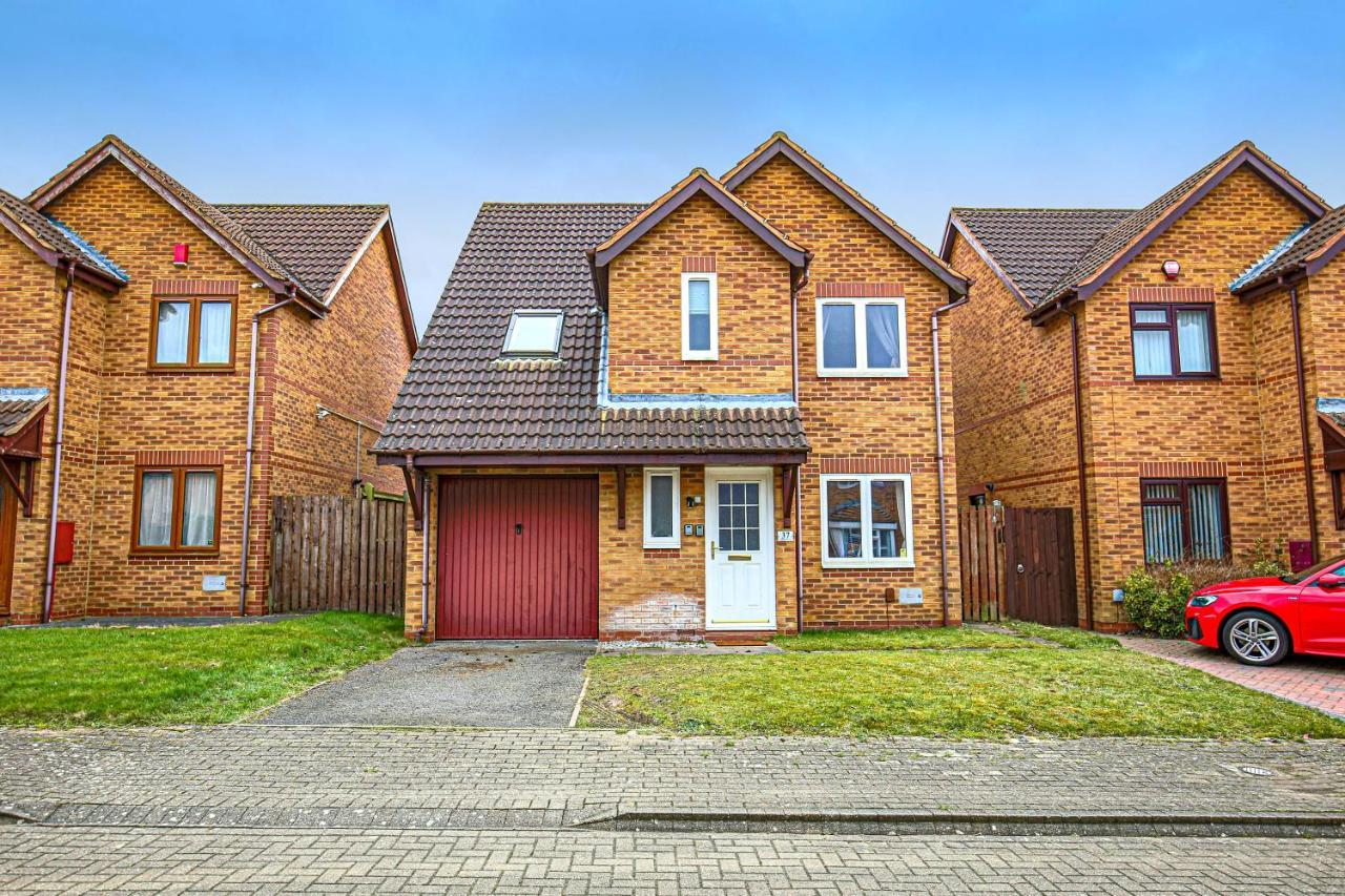 Detached House With Free Parking, Self Check-in, Fast Wifi And Smart Tv With Netflix By Yoko *